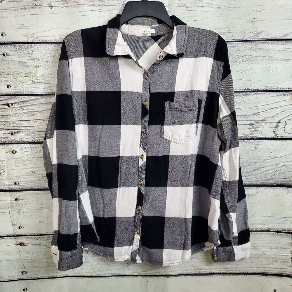 Maurices Large Black/White Plaid Button Front Top